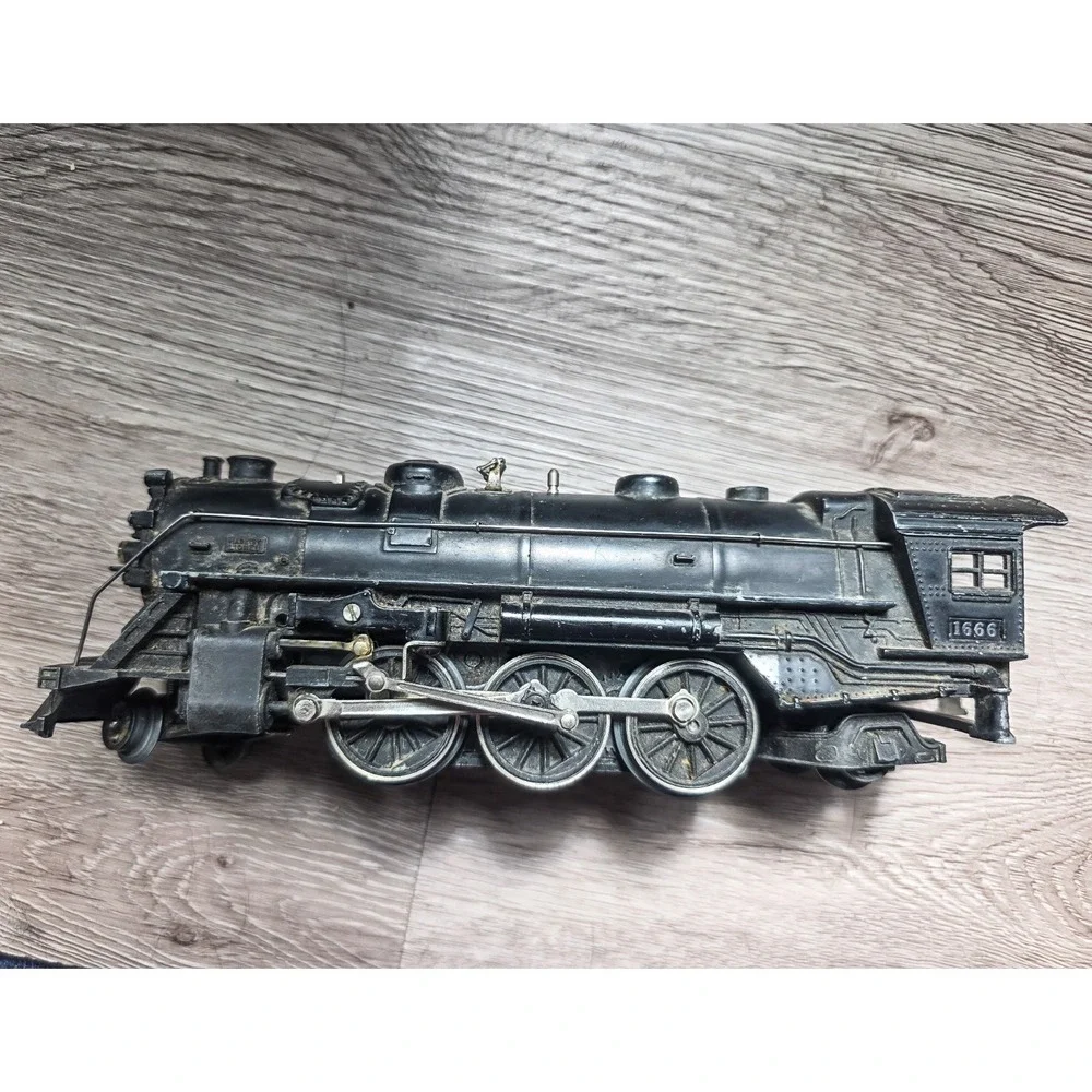 Vintage Lionel No. 1666 Pre-War Steam Locomotive Engine Train and Tender